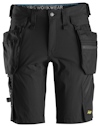 Svarta arbetsshorts med flera fickor och bälteshällor, etikett med logotyp nederst.