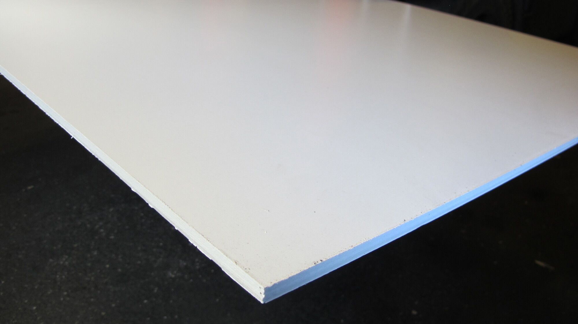 GARDEROBSHYLLA VIT 16 MM KANTLIST EN LÅNGSIDA - Ljungberg Fritzoe