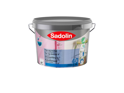 Färgspann med etikett "Sadolin", rött och blått tema, grå lock, innehållsmängd 2,5 liter, symbol för trä- och metallanvändning.