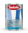 Färgburk med etiketten "Sadolin" och text om golvmålning på flera språk.