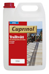 Kanna med rött lock och etikett med texten "Cuprinol Tralltvätt". Bild av trätrall och växter i bakgrunden.