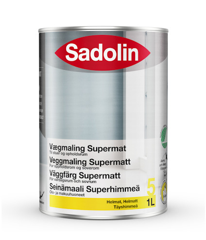 Färgburk med etikett "Sadolin Vægmaling Supermat" och volymen 1 liter angiven.