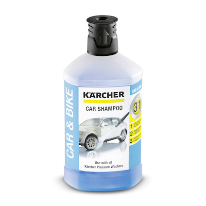 Flaska med blått och vitt tvättmedel för bil, märkt "Kärcher Car Shampoo", med bild av en bil och texten "CAR & BIKE".