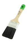 Pensel med trähandtag och svart borst. Handtaget har en grön ände med hål för upphängning och märket "osmo" är synligt.