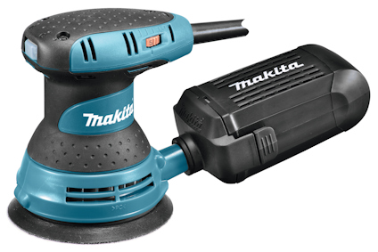 Excenterslipmaskin från Makita med blå och svart design samt dammuppsamlingspåse.