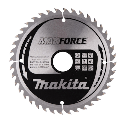 Rund sågklinga i metall med tänder och texten "Makita Maxforce" samt specifikationsikoner på ytan.