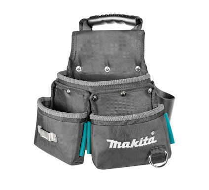 Svart verktygsväska med flera fack, märkt "Makita", med bärhandtag och metallklämma.