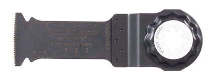 Oscillerande sågblad med svart handtag och silverfärgad, tandad kant.