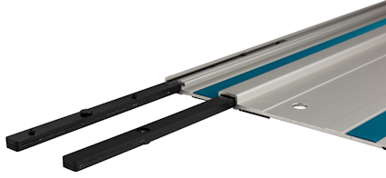 Metallist skena med blå linje och svarta plastdetaljer på vit bakgrund.