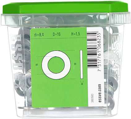 Transparent plastlåda med grönt lock, innehållande metallbrickor. Etikett visar mått: di=8,4, D=16, H=1,5. Streckkod synlig.
