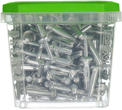 Transparent plastlåda med grönt lock, innehållande flera silverfärgade skruvar. Text på sidan: "ESSVE".