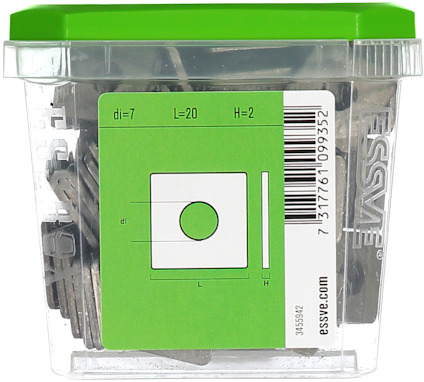 Plastburk med fyrkantiga metallbrickor. Etikett med dimensioner: di=7, L=20, H=2. Streckkod och varumärke.