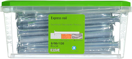 Plastlåda med expresspikar, etikett med texten: "Express nail, 8/90/130, 50 st, Essve".