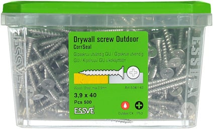 Plastburk med grönt lock innehållande 500 utdragsskruvar för utomhusbruk, Essve 3,9x40 mm.
