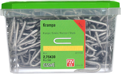 Plastlåda med metallkrampor, varumärke Essve, etikett med text: "Krampa, 2,75x30, Pcs 360, Art. 777336, FZV C3".