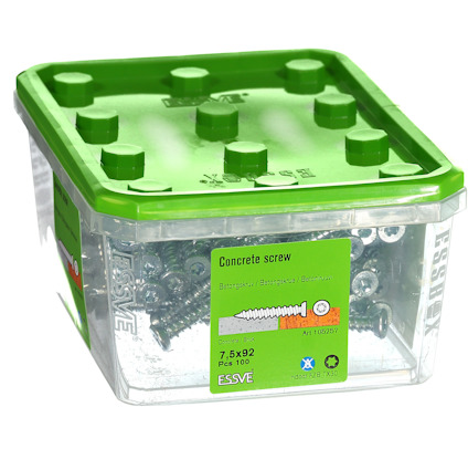 Plastlåda med grönt lock, innehållande 100 betongskruvar 7,5x92 mm. Märke: ESSVE. Artikelnummer: 105257.