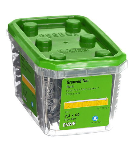 Plastlåda med ESSVE rilad spik, grönt lock. Text: Grooved Nail, Blank, 2.3 x 60, 480st.