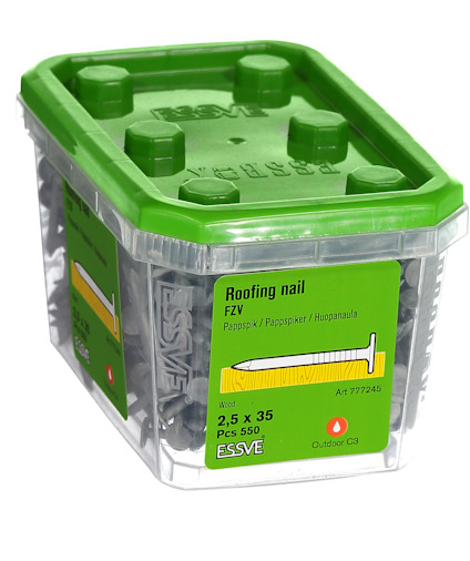 Plastlåda med grönt lock innehållande 550 stycken takspik, märkt "ESVE Roofing nail FZV".