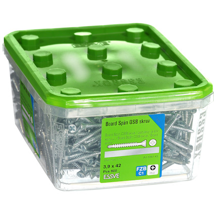 Grön plastlåda med genomskinliga sidor innehållande 900 skruvar. Text på lådan: "Board Spån OSB skruv 3,9 x 42".
